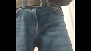 Preview 1 of King Kong Black - I pee in the hallway