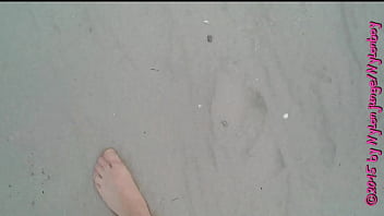 Preview 2 of Red Choot - Spaziergang in Nylon am Strand ** Urlaub Wangerland **