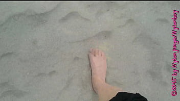 Preview 3 of Red Choot - Spaziergang in Nylon am Strand ** Urlaub Wangerland **