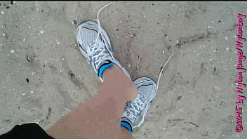 Preview 1 of Red Choot - Spaziergang in Nylon am Strand ** Urlaub Wangerland **