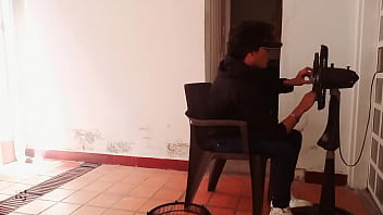 Preview 1 of Nikki Benz Lezbiyen Seks - mi hermanastro me cobra en especie el arreglo del ventilador