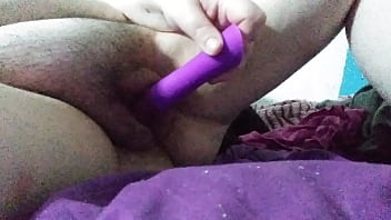 Preview 4 of Brazzers House Full Porn - Fat chick vibing her hairy pussy