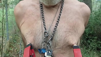 Preview 2 of Xxx Vff - poids aux couilles et  pinces aux tetons dans les barbel&eacute_s
