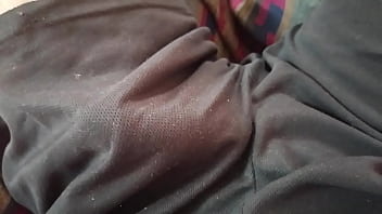 Preview 4 of Videos Bochongnangdau Com - Verga bajo el short baila