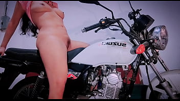 Preview 1 of Drinking Mom Fuck Son - M&Aacute_S QU&Eacute_ ZORRITA, MI NUEVA MADRASTRA ME PROVOCA Y NO DEJA QUE ME VALLA EN MI MOTO
