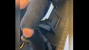 Preview 3 of Jyosouko Noriko - Hunk back in his skintight jeans