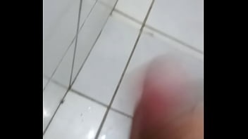 Preview 1 of Skip All - Homem sozinho