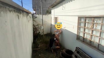 Preview 2 of Eye Cumsot - Enquanto minha madrasta estava dentro de casa eu aproveitei pra d&aacute_ escondidinho pro meu cunhado.