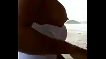 Preview 2 of Madre Hija Yerno - Safadinha na praia transando