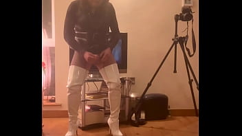 Preview 2 of Lavany Bittencourt - Aluna wanking in White Thighboots