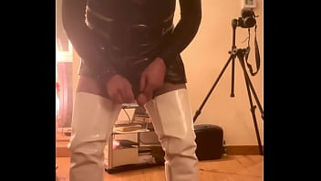 Preview 4 of Lavany Bittencourt - Aluna wanking in White Thighboots