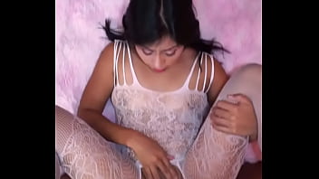 Preview 1 of Chubby Auntie Homemade - Mi esposa recibiendo a su corneador mientras estoy en el trabajo. Encontre este video en su celular