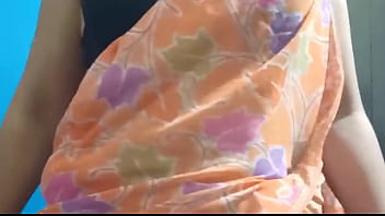 Preview 1 of Jepan Porno Semy - Tamil Aunty Looking Very Hot And Romantic Mood In Indian Saree