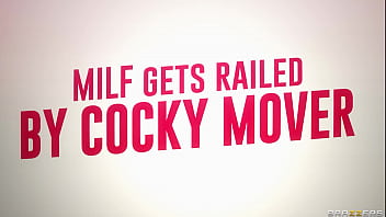 Preview 4 of Heli Sex - MILF Gets Railed By Cocky Mover - Robbin Banx / Brazzers  / stream full from www.zzfull.com/mover
