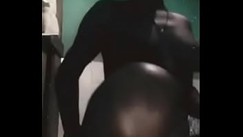 Preview 1 of Russian Boy Orgasm - Ma copine togolaise entrain de se faire choper &agrave_ la douche