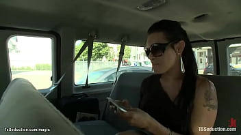 Preview 2 of Barat Kontol Besar Ngentot - Busty shemale tie and fuck taxi driver