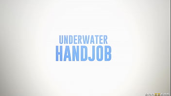 Preview 4 of Info Esia Milf - Underwater Handjob - Leila Lewis / Brazzers  / stream full from www.zzfull.com/water