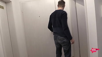 Preview 1 of Licence Test - T&auml_towierte hardcore Milf bekommt 23 cm Riesenschwanz
