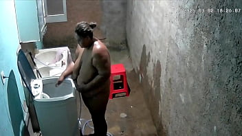 Preview 4 of South Africa Xvideo Blue - Camera escondida - Vizinha se masturba no quintal de casa e seu vizinho a observa pela c&acirc_mera Escondida