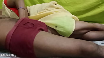 Preview 1 of 16 Year Hindi Vedeo Xxx - आधी रात को मीरा भाभी अपने सोए हुए पति को उठा कर गांड़ मरवाने लगी