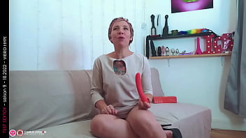 Preview 4 of Anushka Senxxxx - HYPE,  un vibro moyen de gamme mais sympa