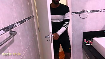 Preview 1 of Deflorating Porn - Fiz surpresa pra minha gata e meti muito no cu dela dentro do banheiro