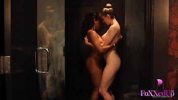 Preview 2 of Xxx Sany Leone Videos - Striking Jenna Foxx sucks horny Verronica Kirei&#039_s Pussy in the shower!
