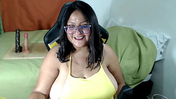 Preview 2 of Big Mom Rep And Son Sleep - SEDUNCING MY FANS WITH MY NEW DRESS
