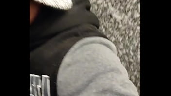 Preview 2 of Kristen Feet - Trabalhador sendo mamado por um gay no banheiro P&uacute_blico