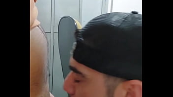Preview 4 of Hot Sauce Cut - SEDUZINDO O PORTEIRO DO PR&Eacute_DIO ( COMPLETO NO RED)
