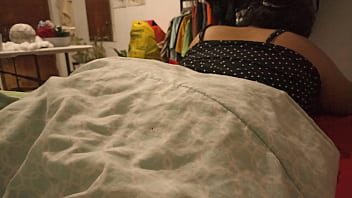 Preview 1 of 2 Panis In One Pussy - Cameltoe de mi esposa panochuda