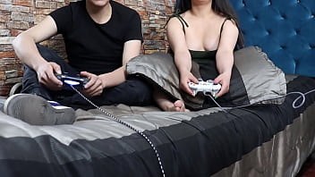 Preview 2 of Sexy Masaj Xxxxxxxxx - Sexo casual con mi hermanastra mientras jugamos Naruto