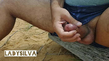 Preview 3 of Sex Cribs Com - Ladysilva na praia batendo punheta e gozando gostoso