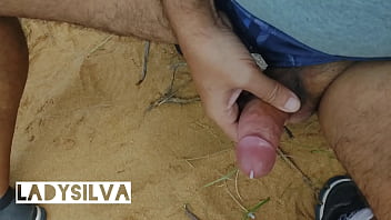 Preview 4 of Sex Cribs Com - Ladysilva na praia batendo punheta e gozando gostoso
