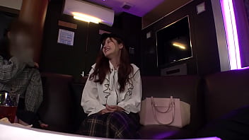 Preview 1 of 18eyar Sex - カラオケで友達が酔いつぶれたからその場で生パコ！！ 超至近距離でバレないようにSEXするのが気持ちよすぎた件 Part2