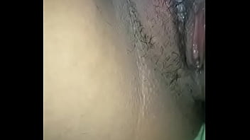 Preview 4 of Izporn Net - Minha negunha batendo uma siririca me provocando safada de 20 aninhos