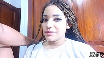 Preview 4 of Malaseya Xxx - Mi sobrina le ayudo a buscar su  peluche por fin me follo el culo grande y co&ntilde_o humedo de sobrina sexy
