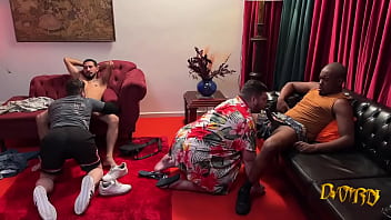 Preview 2 of Frist Time Fuck Pond 3gp - Amigos se esquentam antes do show de lady gaga PARTE 1 (COMPLETO NO RED)