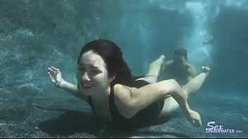 Preview 1 of Hord Sex Raped - Evelyn is a Squealer Underwater