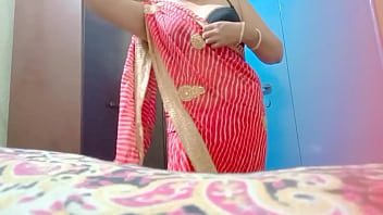Preview 1 of Deen Fox - Indian Aunty In Saari Looking Very Hot And Horny Seducing