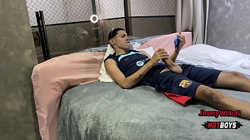 Preview 2 of Brazzers Arriella - PRIMO HETERO BATENDO UMA E RESOLVI ALIVIAR ELE 2
