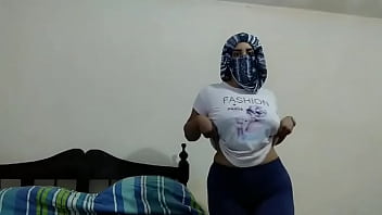 Preview 1 of Mom And Daughter Sqrut Together - Real Amateur Muslim Arab In Masturbates Squirting FAT Pussy On Webcam