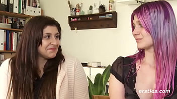 Preview 3 of Chains Girls Porn - Ersties: S&uuml_&szlig_e deutsche Studentinnen machen es mit viel &Ouml_l