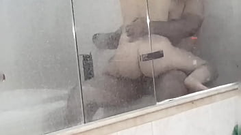 Preview 2 of Alut Wife Used - Follando y comiendo el co&ntilde_o humedo de mi pareja en la ba&ntilde_era da una rica mamada - joven gruesa de tetas naturales montando polla - Yulisahot - Andy Z 94