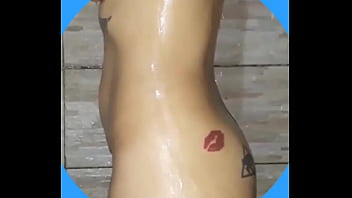 Preview 3 of Oma Fat Hot - Teen 18 a&ntilde_os en la ducha masturbarmdose