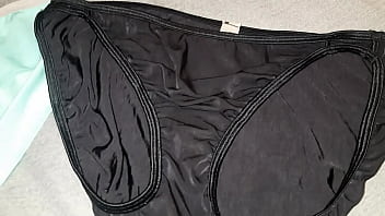 Preview 1 of Move My Pant - Me masturb&eacute_ y me corr&iacute_ en los calzones negros de mi major amiga