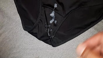 Preview 4 of Move My Pant - Me masturb&eacute_ y me corr&iacute_ en los calzones negros de mi major amiga