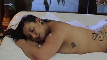 Preview 1 of Aletta Danny - Meu Massagista &eacute_ t&atilde_o bonito,  sentei com o cuzinho no pau gostoso dele