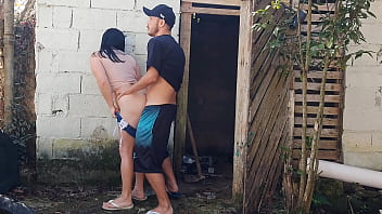 Preview 3 of Aunt 66 - Meu marido saiu e me deixou receber o pedreiro sozinha para um or&ccedil_amento