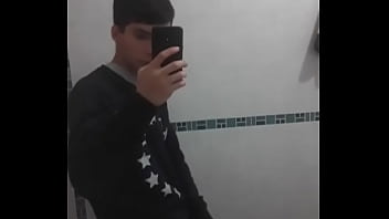 Preview 1 of Xx Photo Porn - Pendejo argentino con 23 cent&iacute_metros de verga